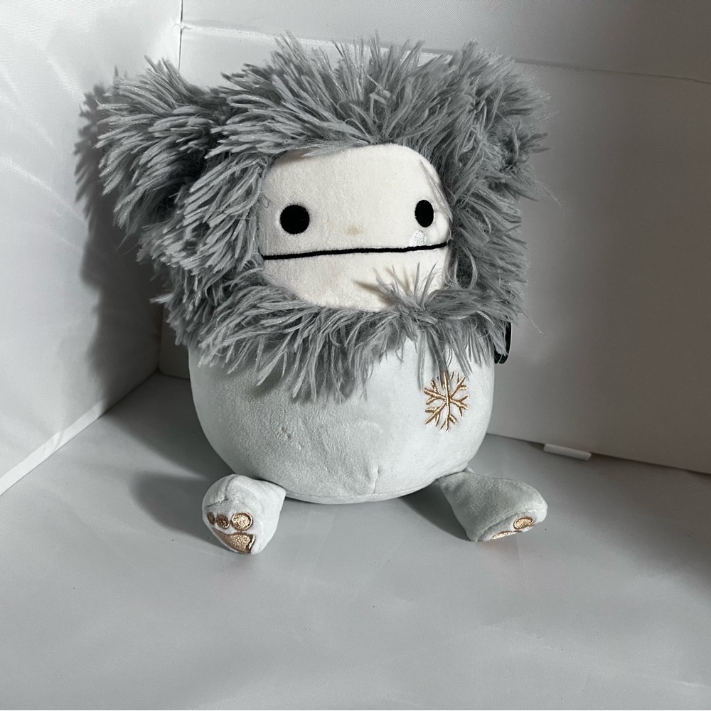 White and grey Yeti squishmallow